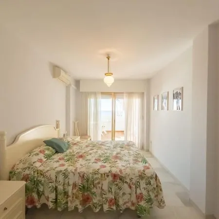 Gran Apartamento Primera Línea Estepona